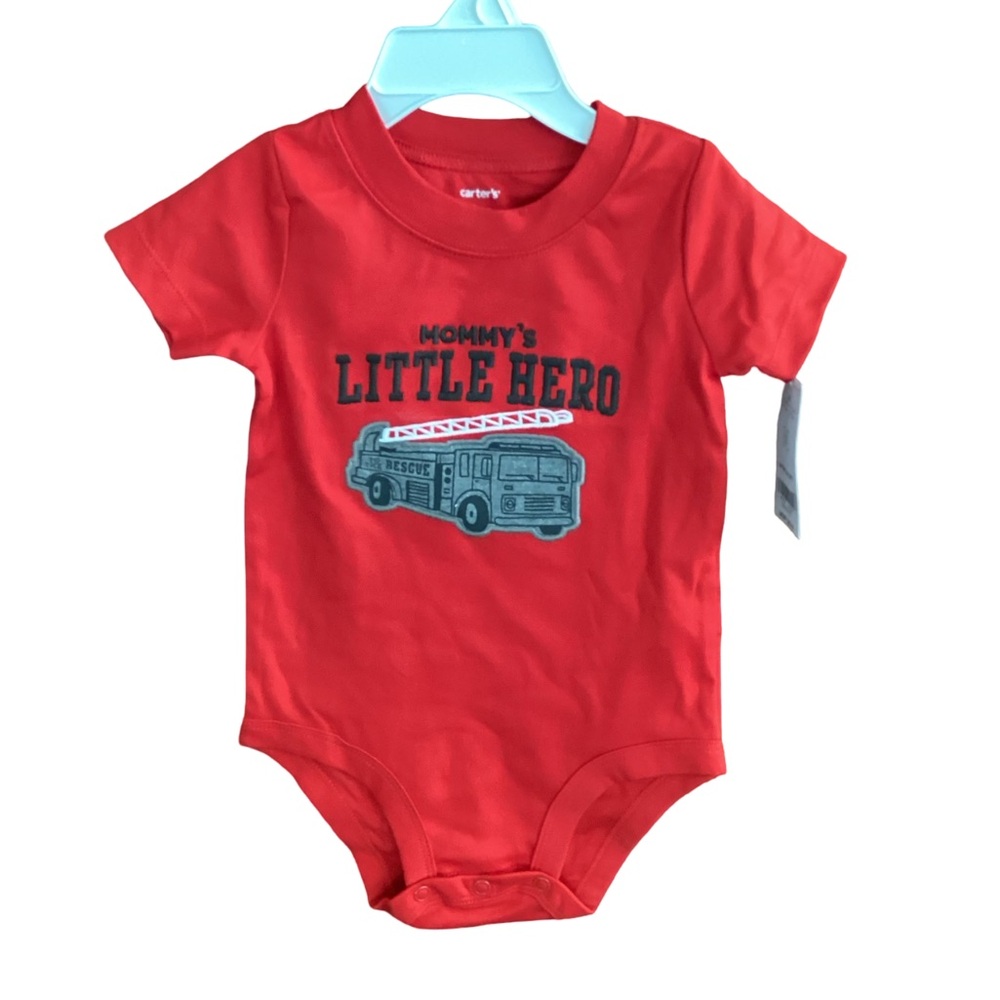 🌂 🚨3-$25🚨 NWT Carters Red Baby Onesie with Firetruck Print Size 9 Months